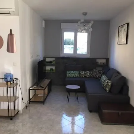 Rose Pres Centre 4 Jardin Holiday home *