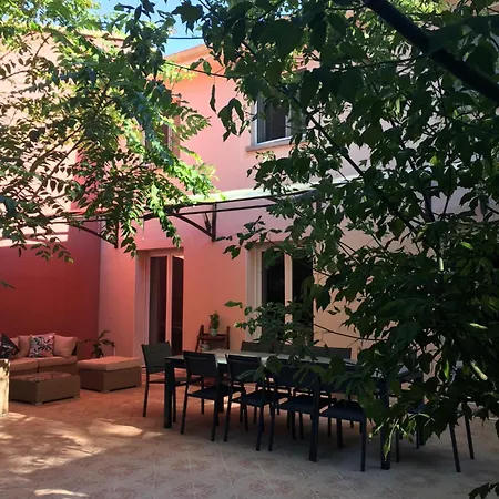 Rose Pres Centre 4 Jardin Holiday home *